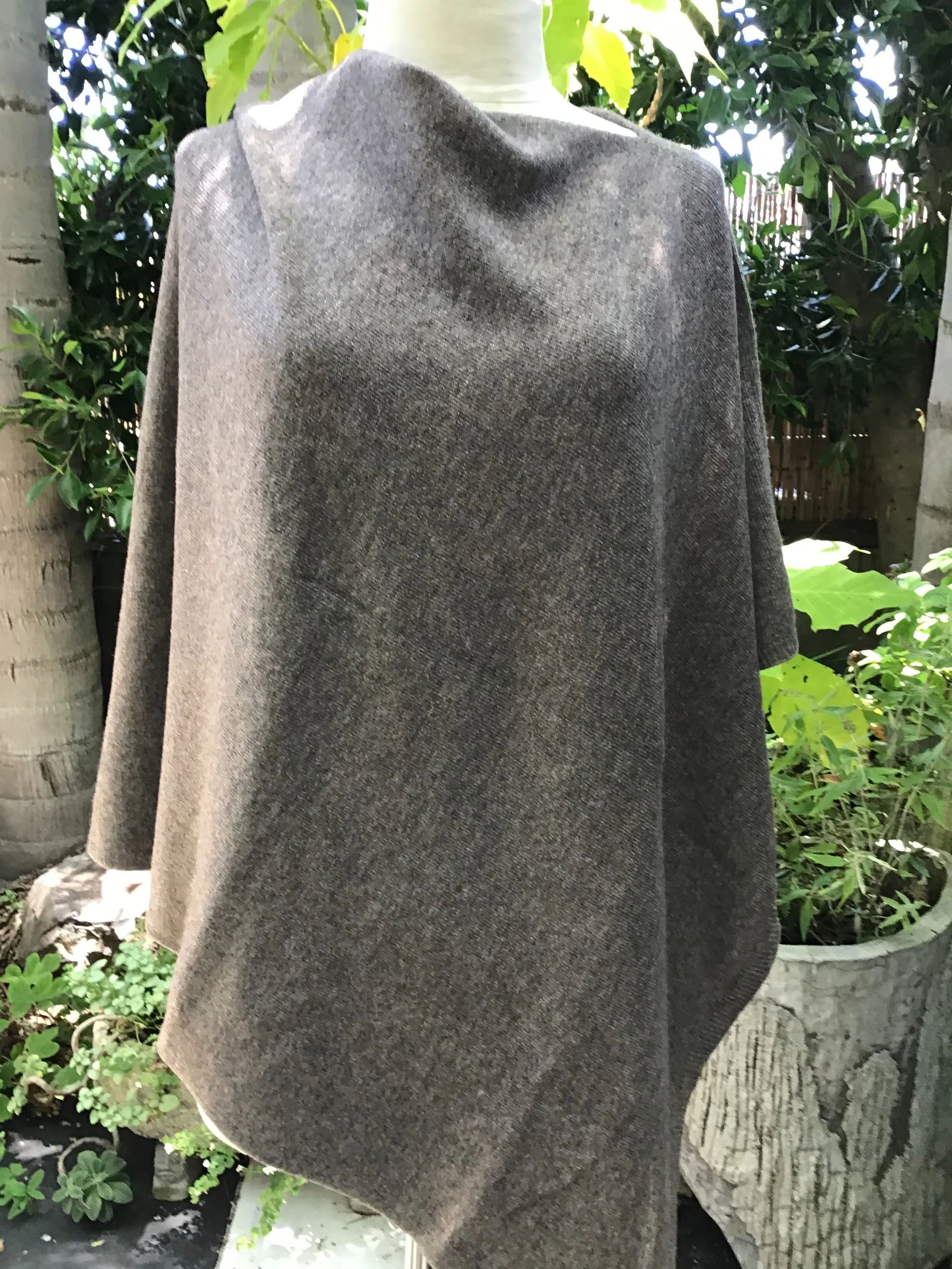 100% Cashmere Poncho / Mocha