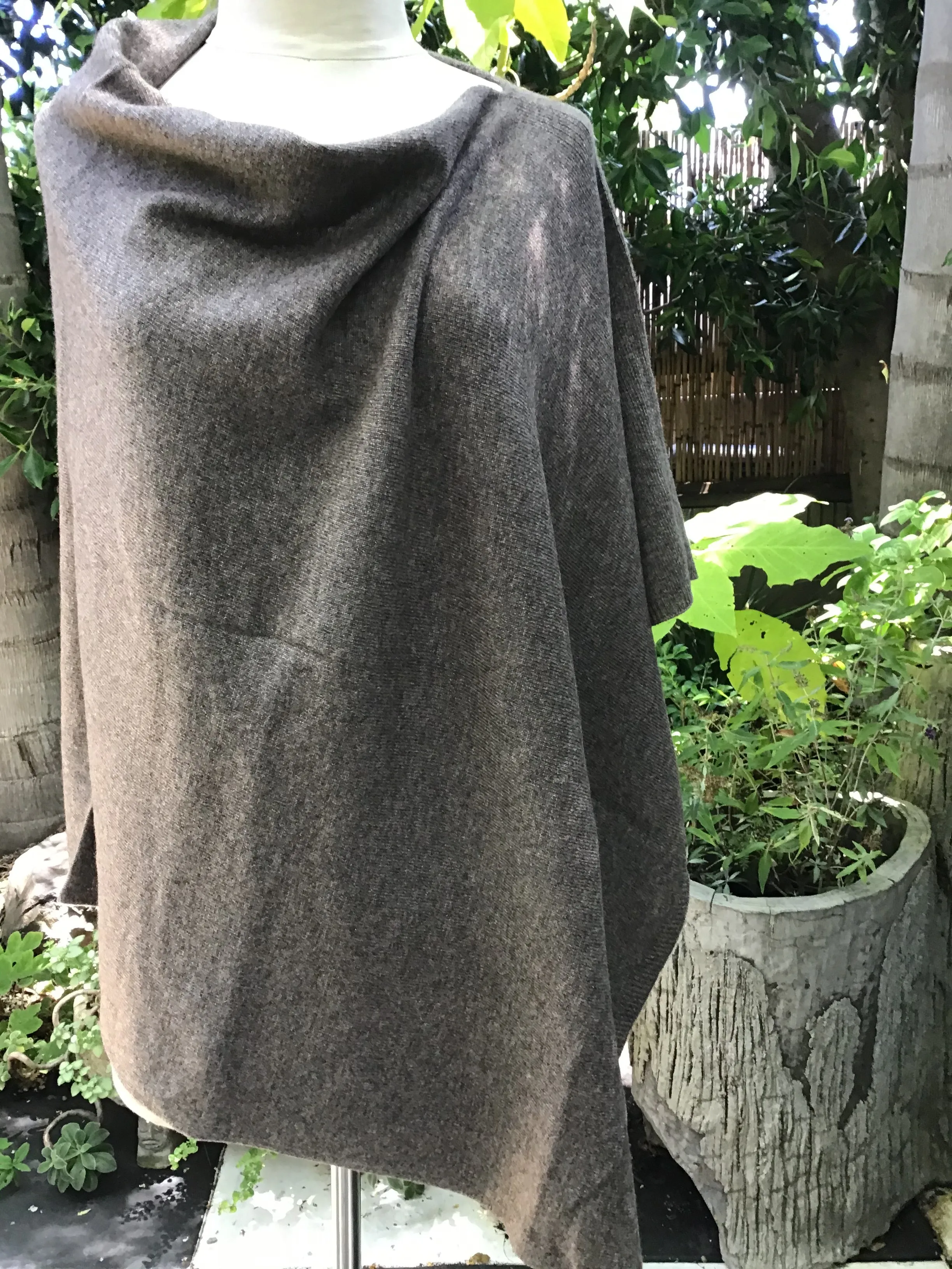 100% Cashmere Poncho / Mocha