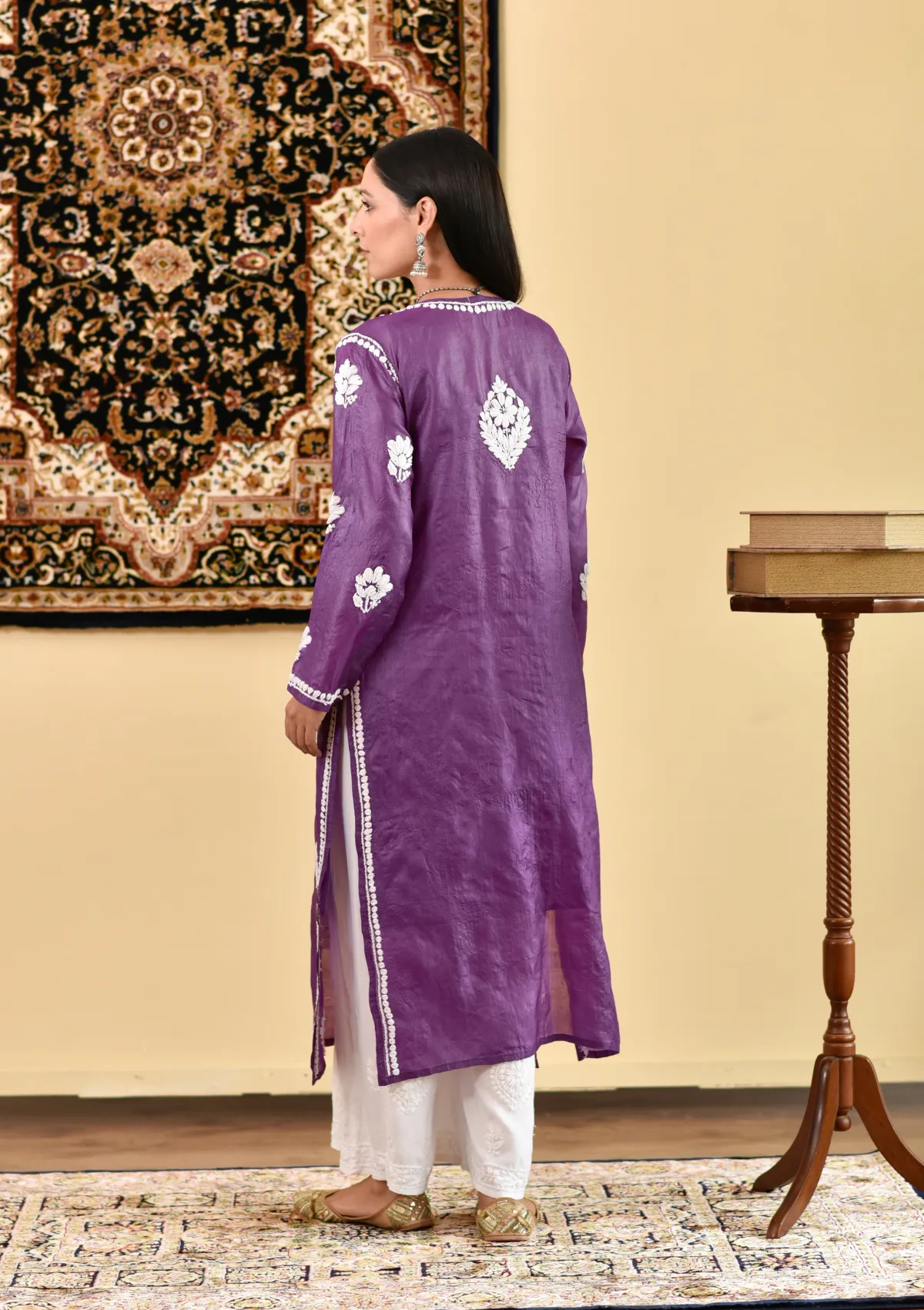 Aziza Chikankari Silk Straight Kurta