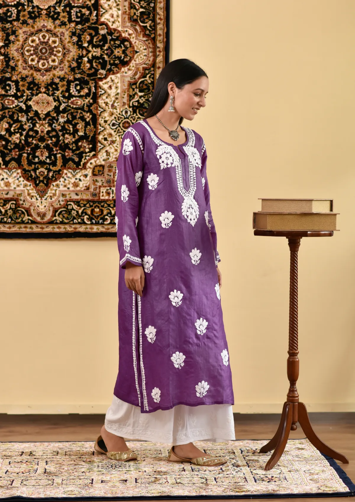 Aziza Chikankari Silk Straight Kurta