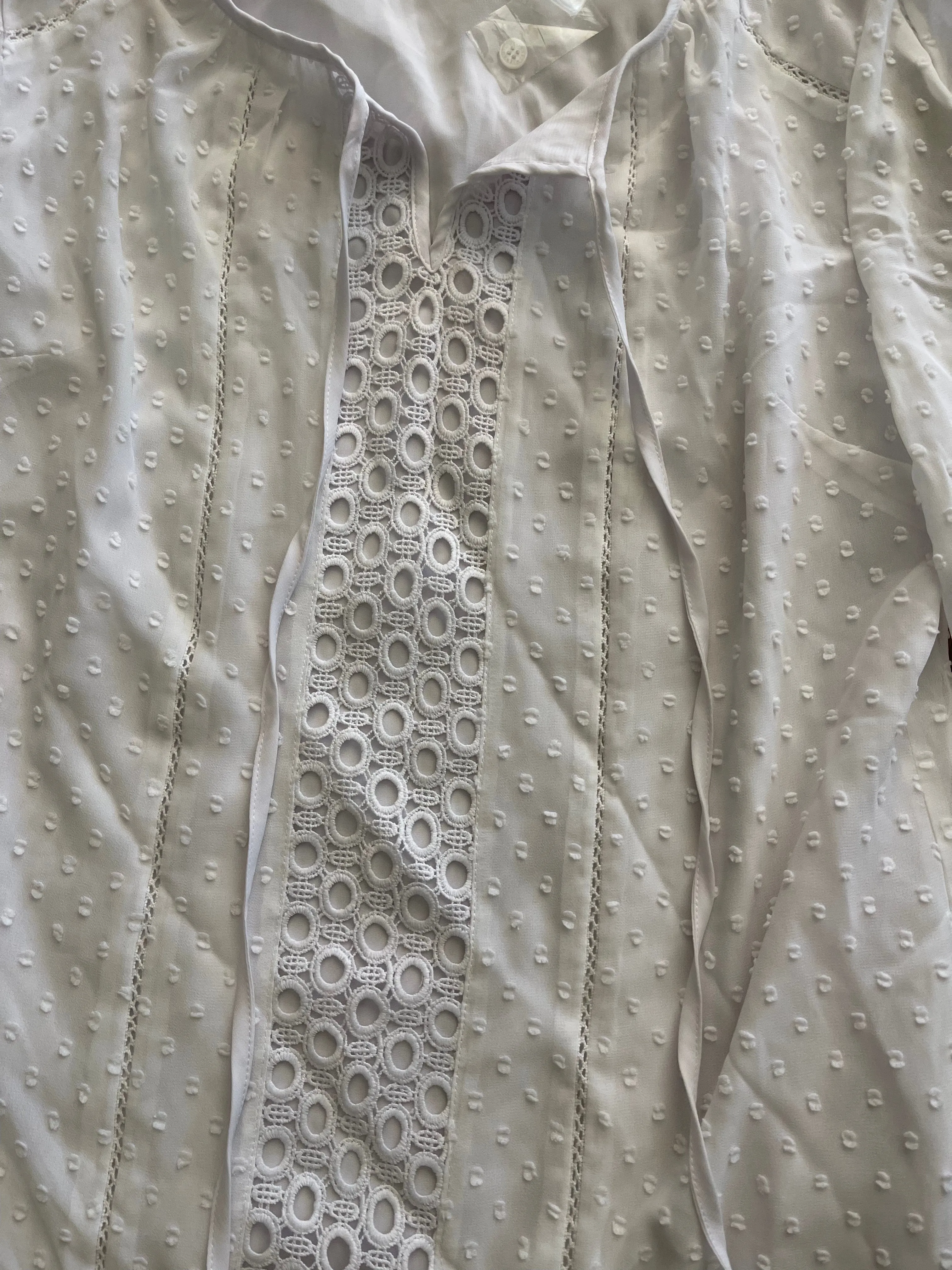 Isaac Mizrahi Live! Swiss Dot Woven Peasant Blouse Bright ***White Size 2