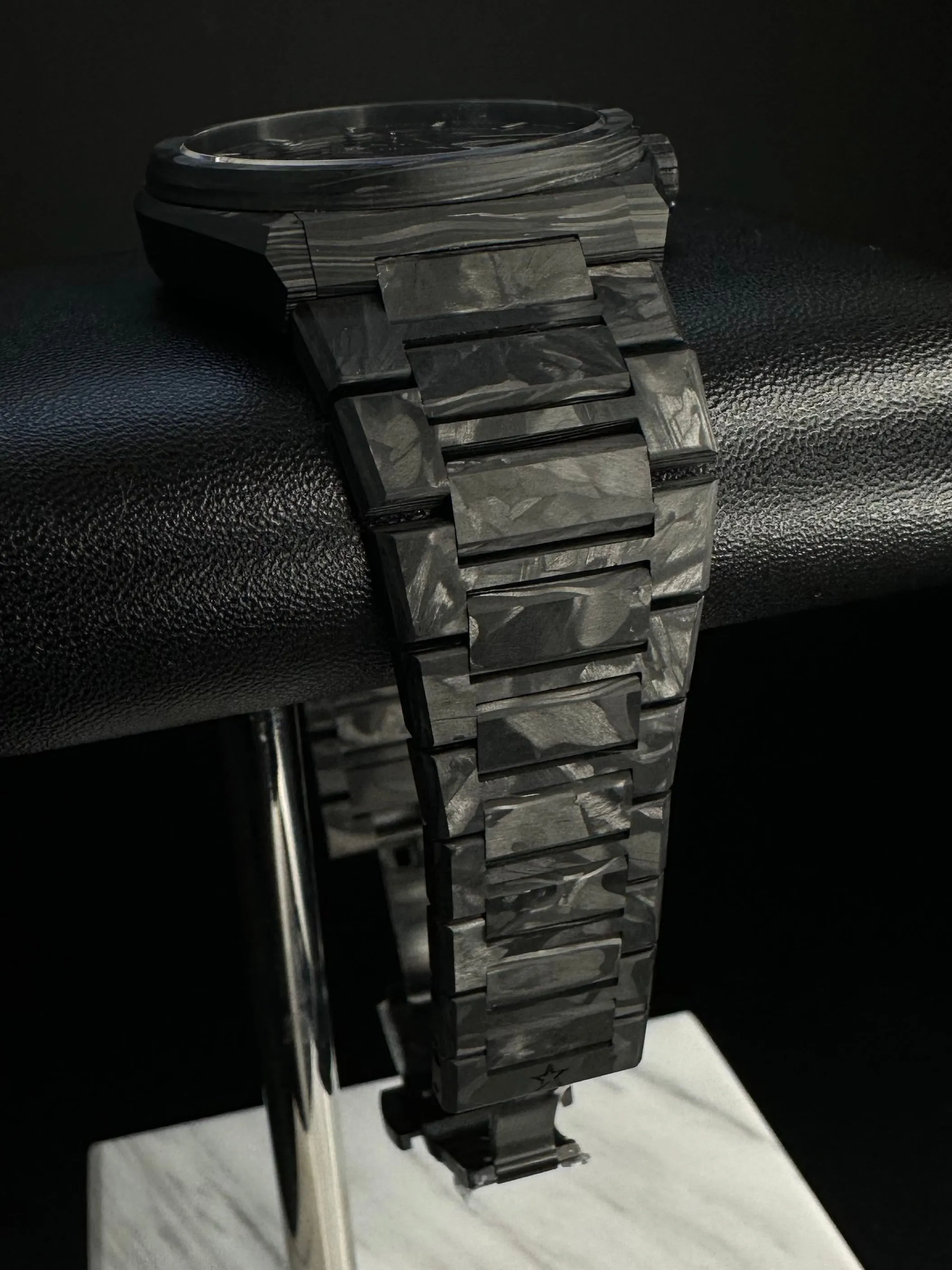 Zenith Defy Classic Automatic Skeleton Dial Watch with Carbon Fiber Design – Luxury Timepiece